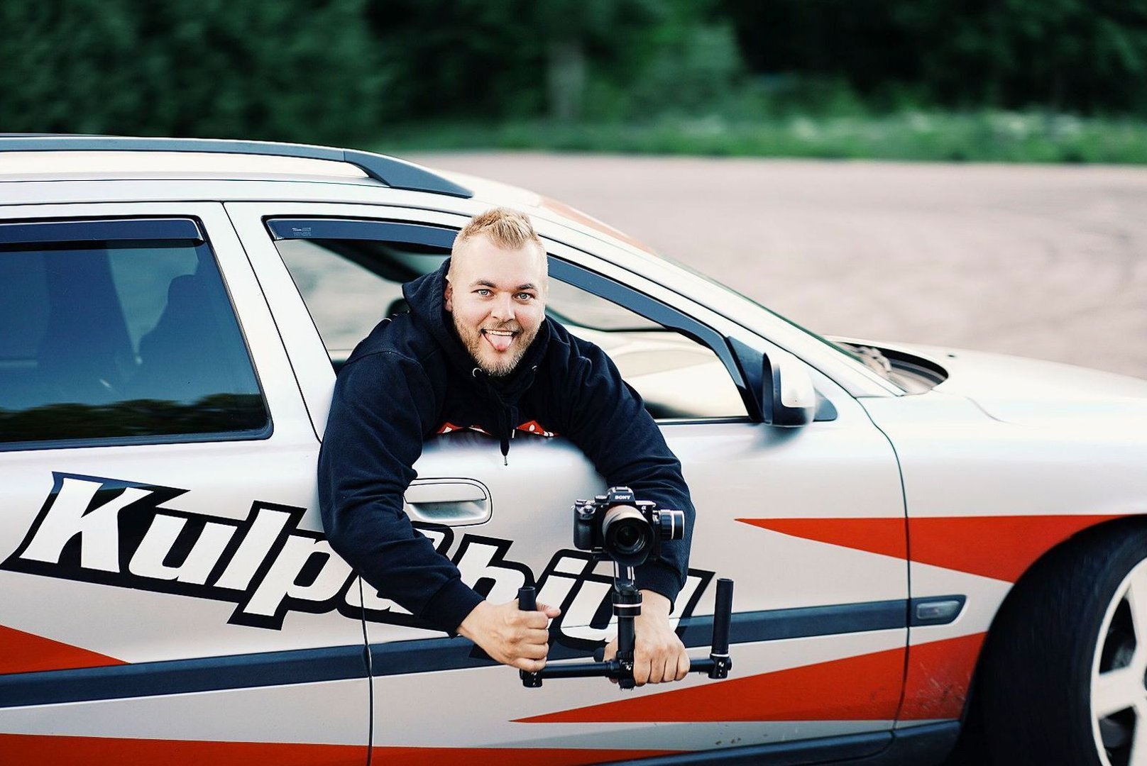 Adam Myllylä är känd för sin Youtubekanal Kul På Hjul. Han ställer ut sin Volvo 740 med ny look på Bilsport Performance & Custom Motor Show.